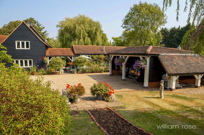 4 Bedroom Barn Conversion For Sale In Fiddlers Hamlet, Epping, CM16