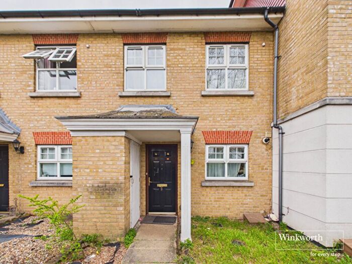 3 Bedroom Terraced House For Sale In Honeypot Lane, Kingsbury, London, NW9