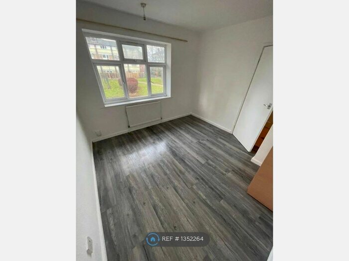 5 Bedroom Flat To Rent In Byng Street, London, E14