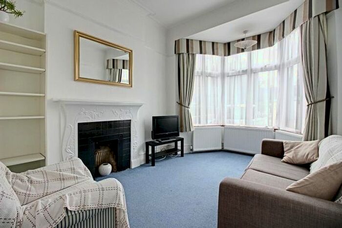 2 Bedroom Flat To Rent In Westbury Road, Woodside Park N12