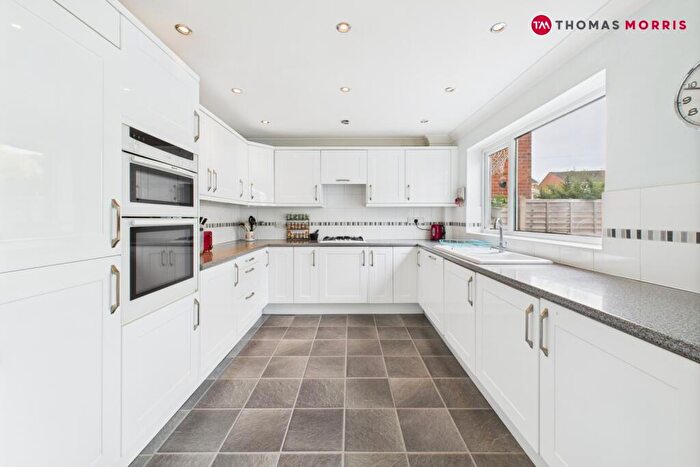 4 Bedroom Detached House For Sale In Beech Avenue, Biggleswade, Bedfordshire, SG18