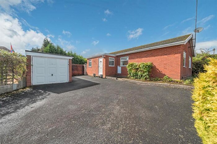 2 Bedroom Detached Bungalow For Sale In Holmcroft Road, Kidderminster, DY10