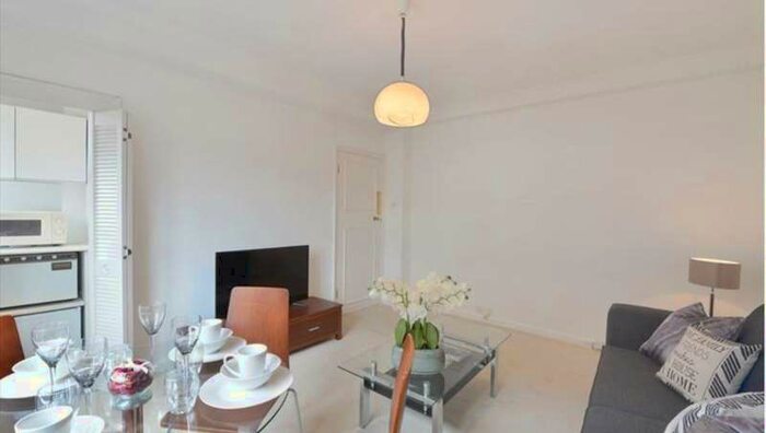 1 Bedroom Apartment To Rent In Hill Street, London, W1J