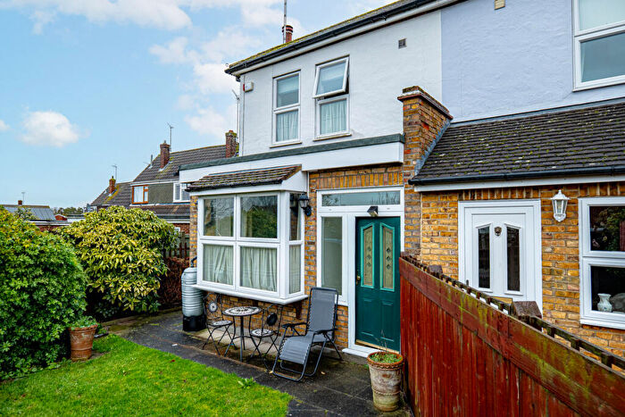 2 Bedroom Semi-Detached House For Sale In Kings Farm, Rayleigh, SS6