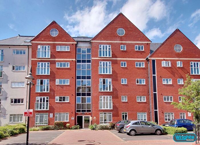 2 Bedroom Flat For Sale In Ushers Court, Trowbridge, BA14