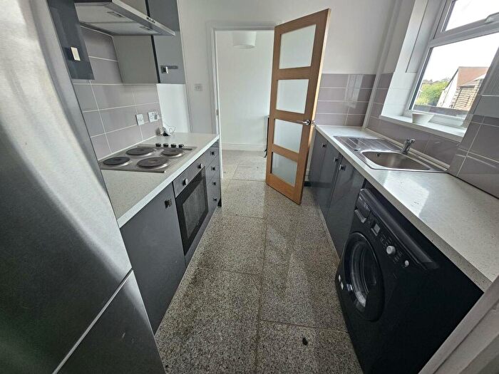 3 Bedroom Flat To Rent In Moor Grange View, Leeds, LS16