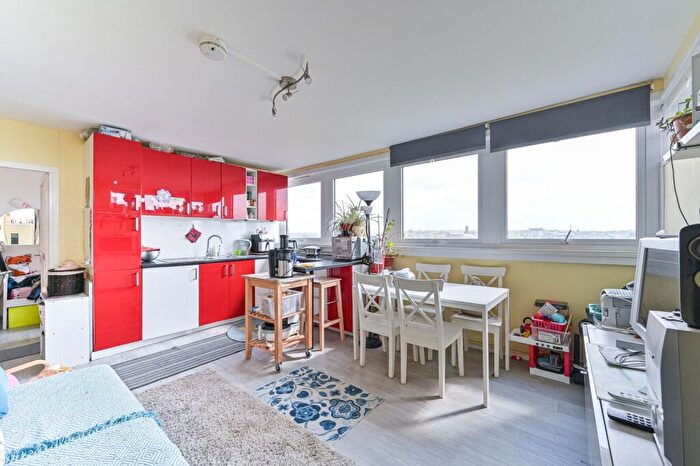 3 Bedroom Flat For Sale In Camberwell Road, Camberwell, London, SE5