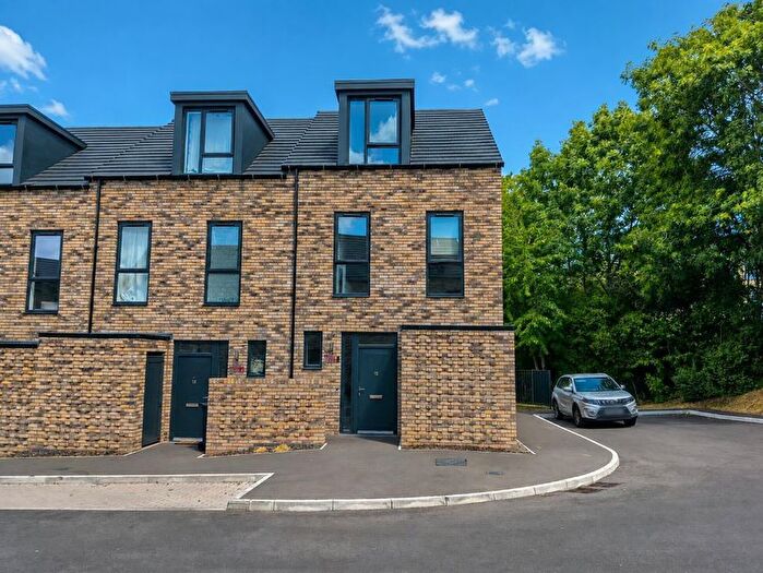 3 Bedroom Semi-Detached House For Sale In Lucas Close, Birmingham, B12