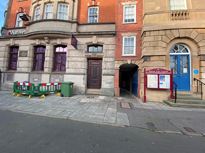 1 Bedroom Apartment To Rent In Market Place, Newark, Nottinghamshire, NG24