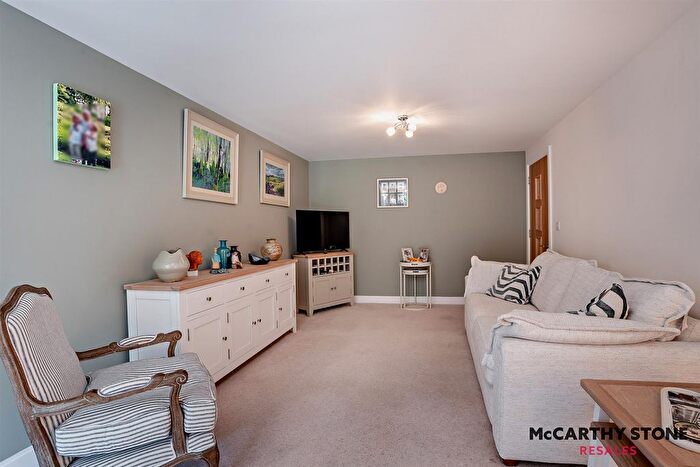 2 Bedroom Flat For Sale In Shackleton Place, Devizes, Wiltshire, SN10