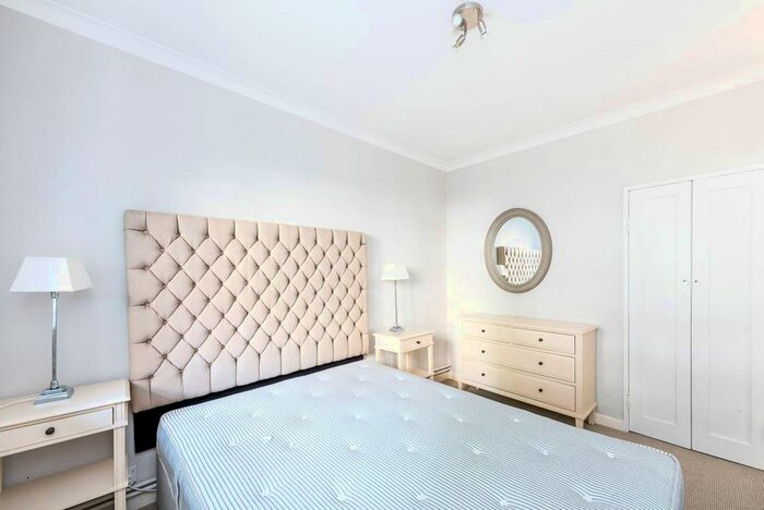 2 Bedroom Flat To Rent In Wiltshire Close, Chelsea, London, SW3