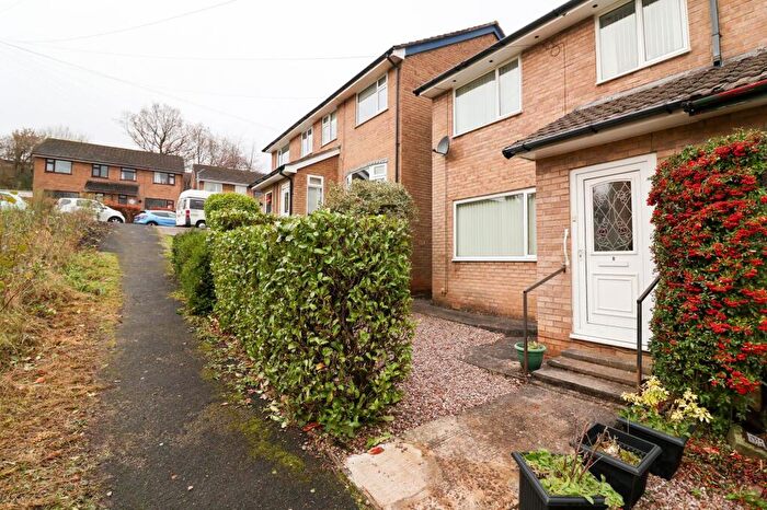 3 Bedroom Semi Detached House For Sale In Longclough Drive, Glossop, SK13