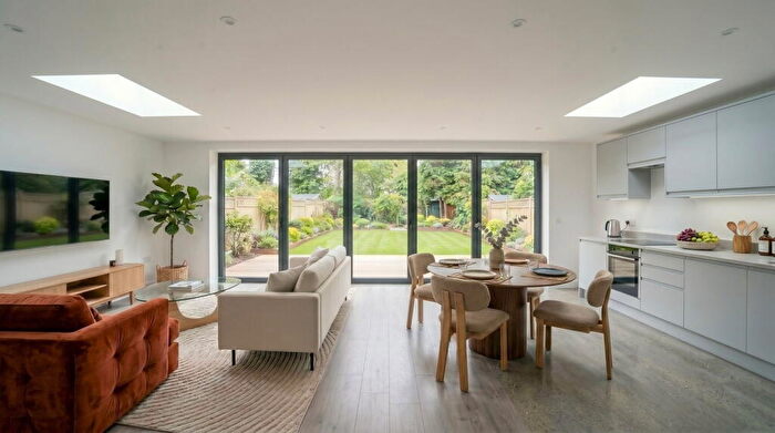 3 Bedroom Flat To Rent In Kent House Road, Beckenham, BR3