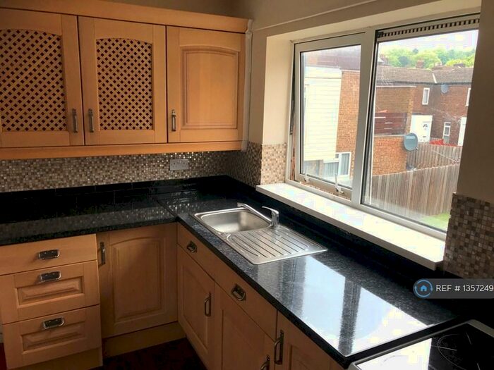 3 Bedroom Flat To Rent In Luton, Luton, LU2