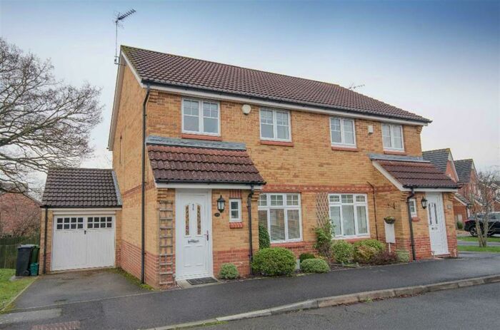 3 Bedroom Semi-Detached House To Rent In Tunbridge Way, Emersons Green, Bristol, BS16