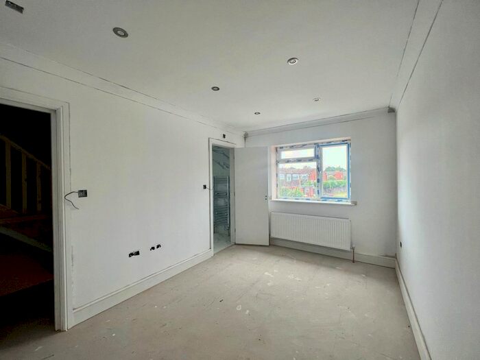 7 Bedroom Detached House To Rent In Burgett Road, Slough, SL1