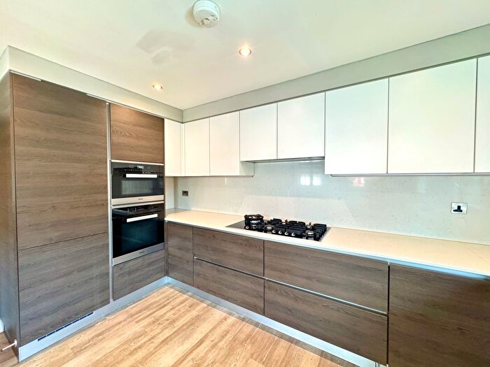 2 Bedroom Flat To Rent In Edgwarebury Lane, Edgware, HA8