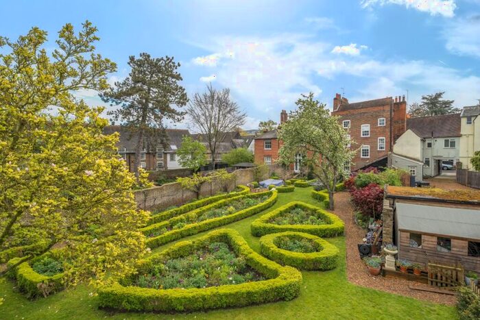 6 Bedroom Town House To Rent In West Street, Hertford, SG13