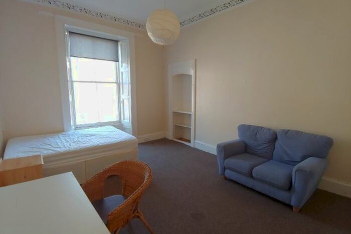 3 Bedroom Flat To Rent In Oxford Street, Newington, Edinburgh, EH8