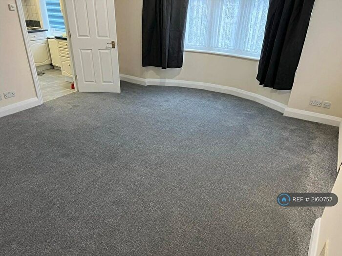Studio To Rent In Kingsdown Avenue, South Croydon, CR2