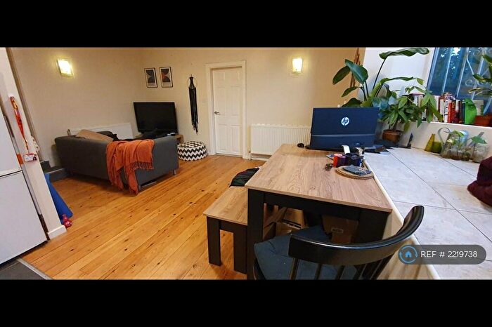 1 Bedroom Flat To Rent In The Bridge Club, Leeds, LS6