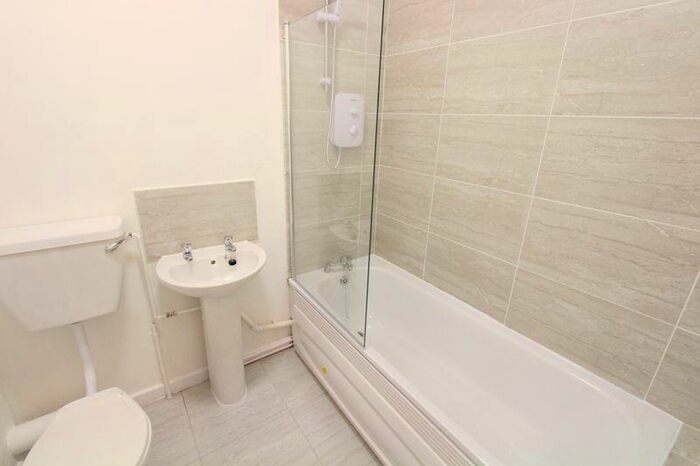 1 Bedroom Ground Flat To Rent In Peel Road, Bootle, L20