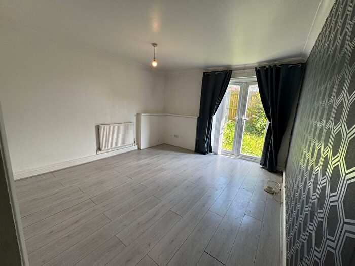 2 Bedroom Flat To Rent In Old Barn Estate, Newport, NP19