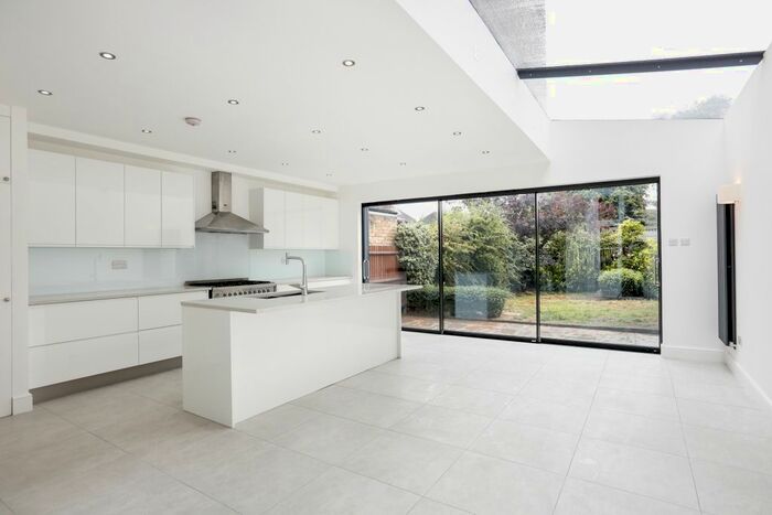 5 Bedroom Semi-Detached House To Rent In Sheen Park, Richmond, TW9