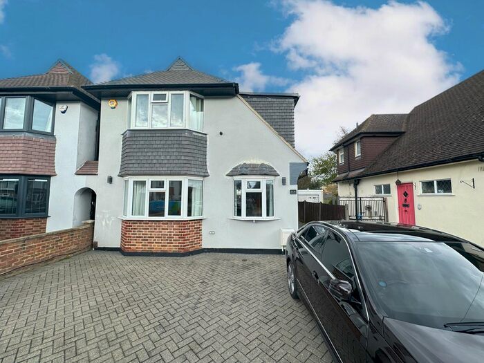 4 Bedroom Semi-Detached House To Rent In Lawrence Avenue, Old Malden, Worcester Park, KT3