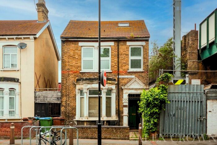 2 Bedroom Flat To Rent In Ramsay Road, Wanstead Slip, E7