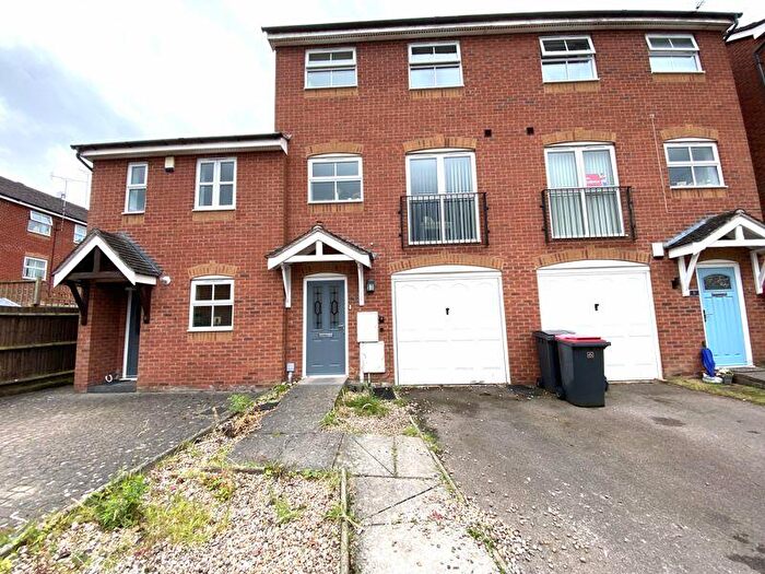 3 Bedroom Terraced House For Sale In Baxter Close, Atherstone, CV9