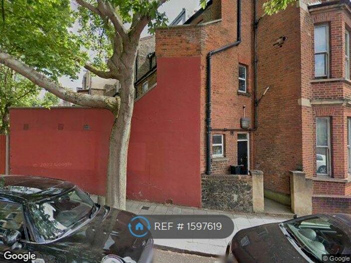 Studio To Rent In Thurlow Park Road, London, SE21