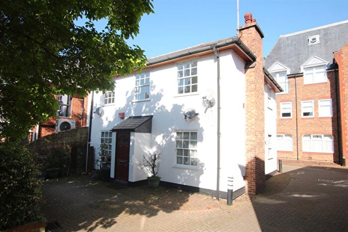 1 Bedroom Flat For Sale In Bridge Street, Leatherhead, KT22