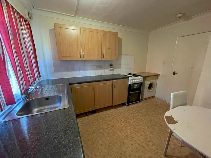 2 Bedroom Flat To Rent In Moreton Road North, Luton, LU2