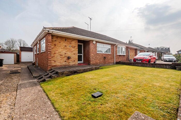 3 Bedroom Bungalow For Sale In Pynders Lane, Dunstable, Bedfordshire, LU5