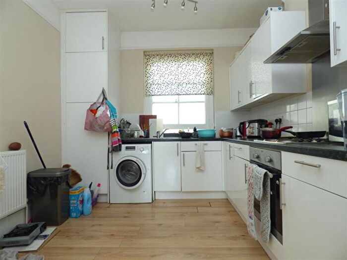 3 Bedroom Flat To Rent In Sandgate Road, Folkestone, CT20