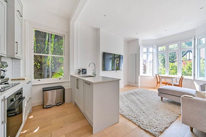 2 Bedroom Flat To Rent In Bushwood Road, Kew, Richmond, TW9