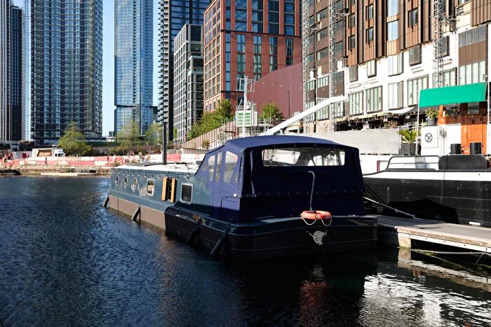 1 Bedroom House Boat For Sale In Canary Wharf, London, E14