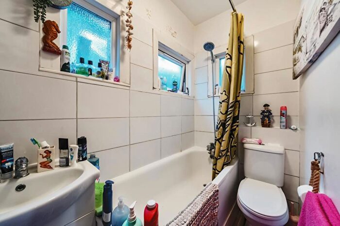 1 Bedroom Flat For Sale In Lancaster Road, New Barnet, Barnet, EN4