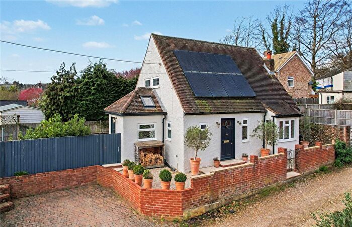 2 Bedroom Detached House For Sale In Hereford Lane, Farnham, Surrey, GU9