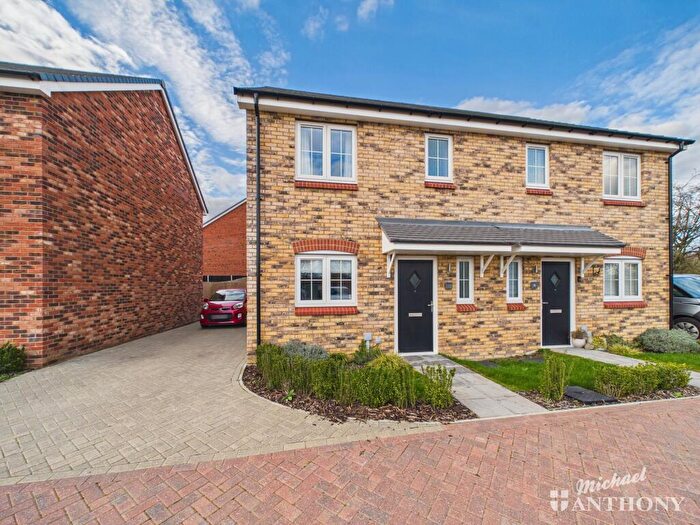 3 Bedroom Semi Detached House For Sale In Harris Meadow, Leighton Buzzard, LU7