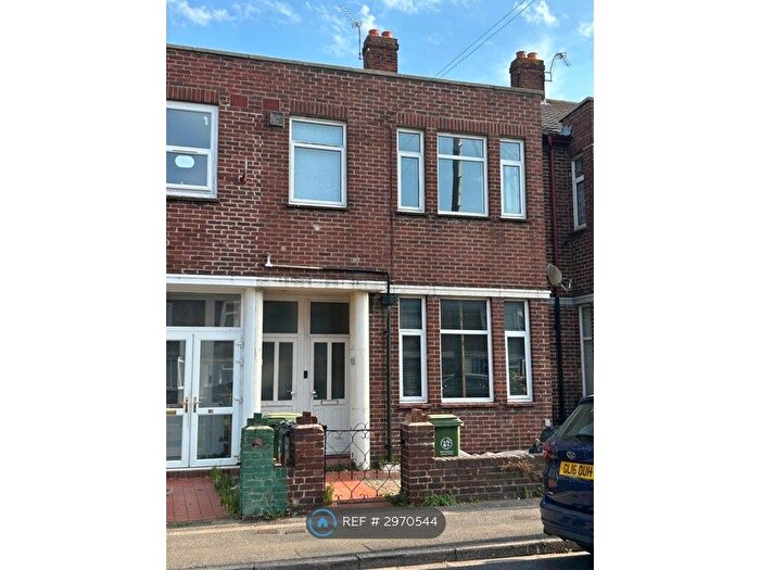 2 Bedroom Flat To Rent In North End, Portsmouth, PO2