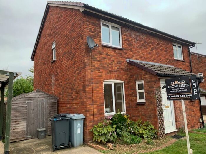 2 Bedroom Semi-Detached House To Rent In Bracken Close, Carterton, Oxon, OX18