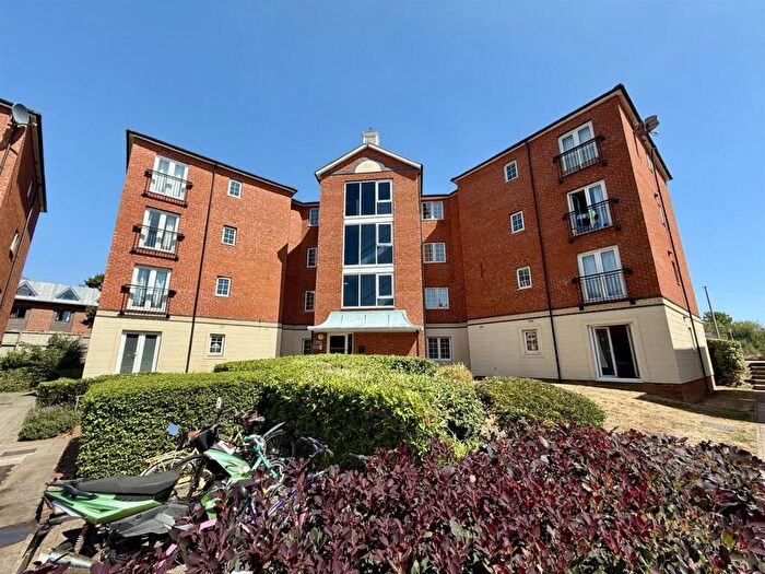 2 Bedroom Apartment For Sale In Great Western Road, Gloucester, GL1