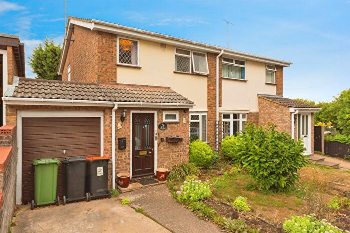 3 Bedroom Semi-Detached House For Sale In Himley Green, Leighton Buzzard, LU7