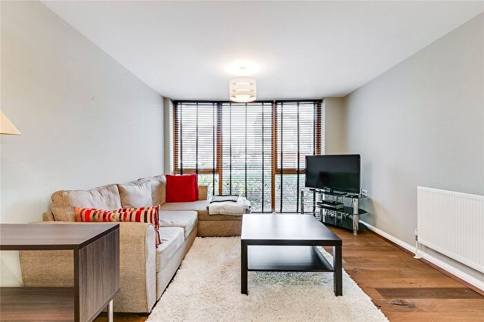 1 Bedroom Flat For Sale In Parison Close, Richmond, TW9