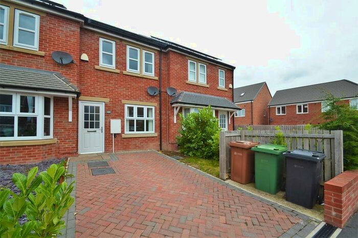 2 Bedroom Town House To Rent In Swarcliffe Avenue, Swarcliffe, Leeds, LS14