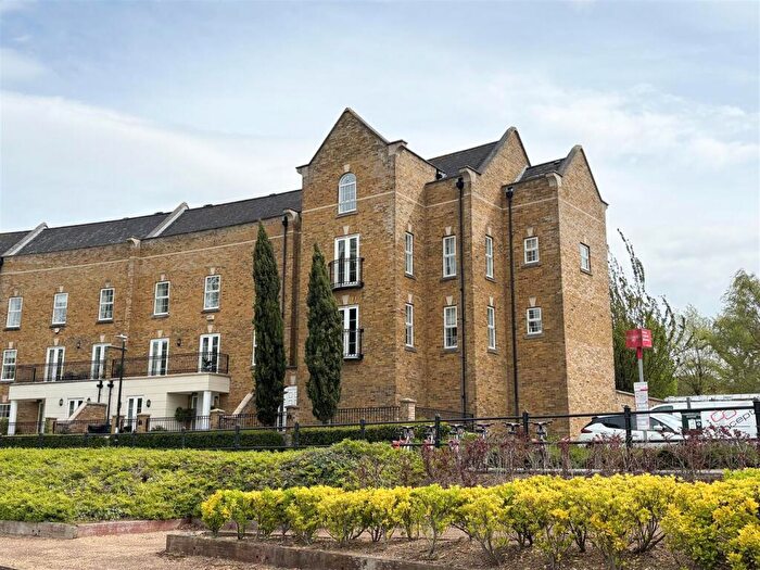 3 Bedroom Apartment To Rent In Caldecotte Lake, Milton Keynes, MK7