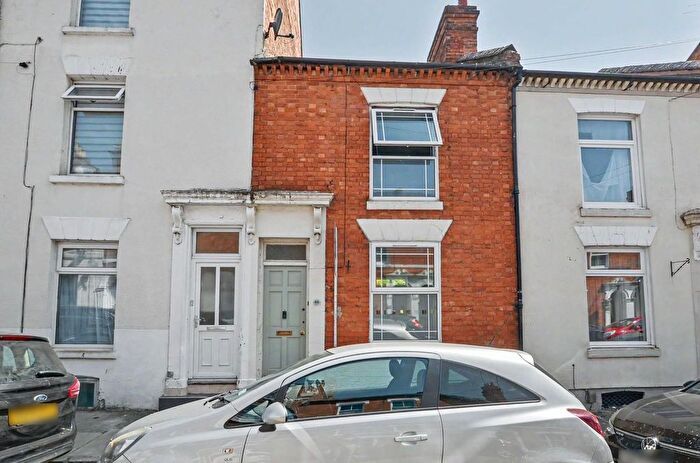 3 Bedroom Terraced House For Sale In Lower Thrift Street, Northampton, NN1