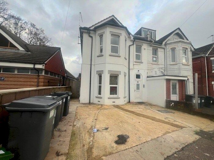 3 Bedroom Flat To Rent In Drummond Road, Bournemouth, BH1